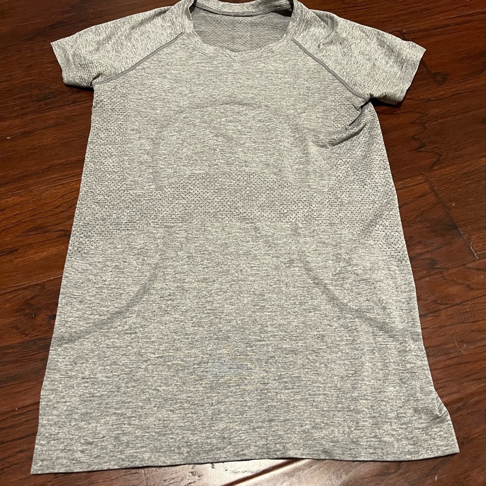 Grey lululemon top